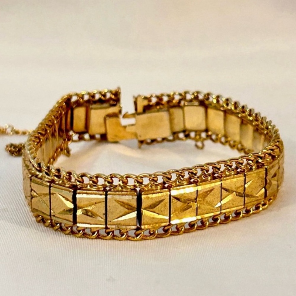 Exquisite Vintage Diamond Cut Gold Tone Flex Box Clasp Bracelet 7 ⅜”
